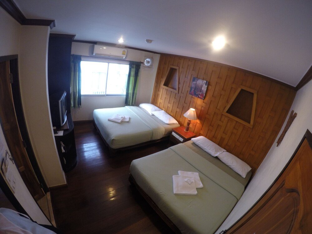Номер Deluxe New Road Guest House
