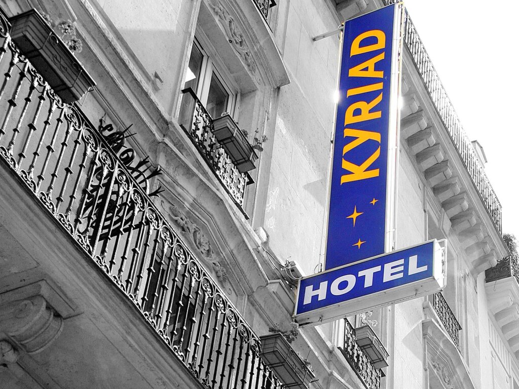 Кровать в общем номере Kyriad Hotel XIII Italie Gobelins