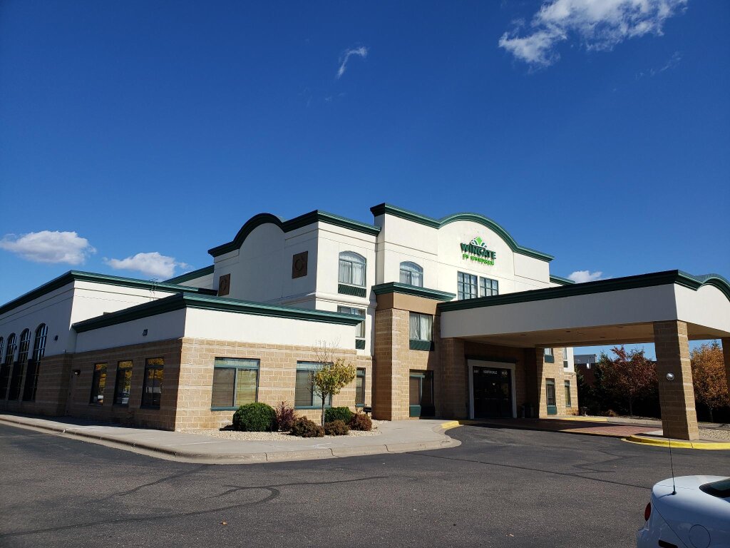 Standard Zimmer Coon Rapids North Metro Hotel to Norwood Inn & Suites