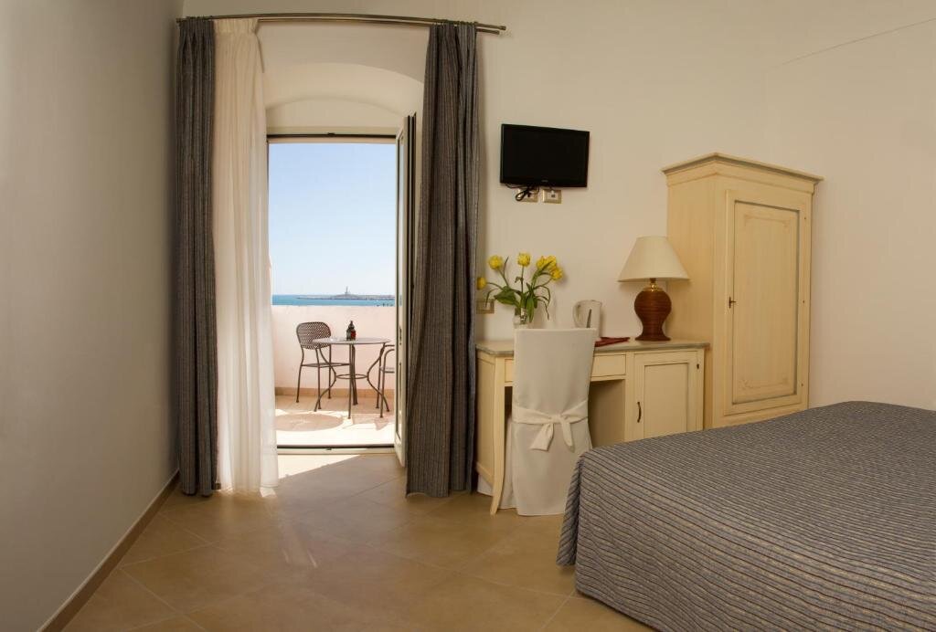 Standard Doppel Zimmer mit Balkon und mit Meerblick Hotel Boutique Il Castellino Relais