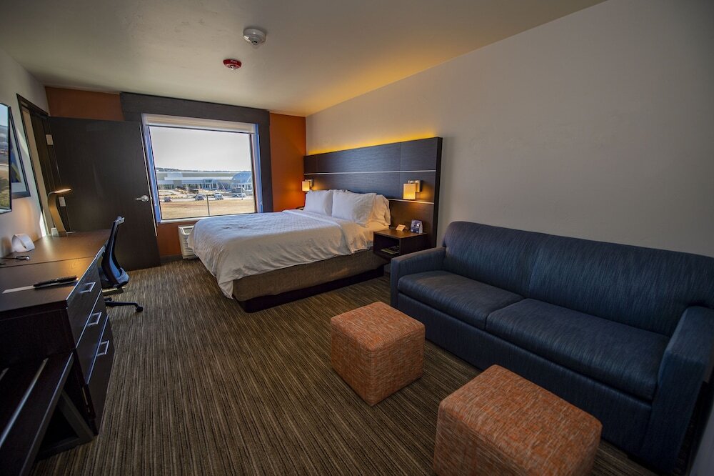 Люкс с 2 комнатами Holiday Inn Express & Suites Colorado Springs AFA Northgate, an IHG Hotel