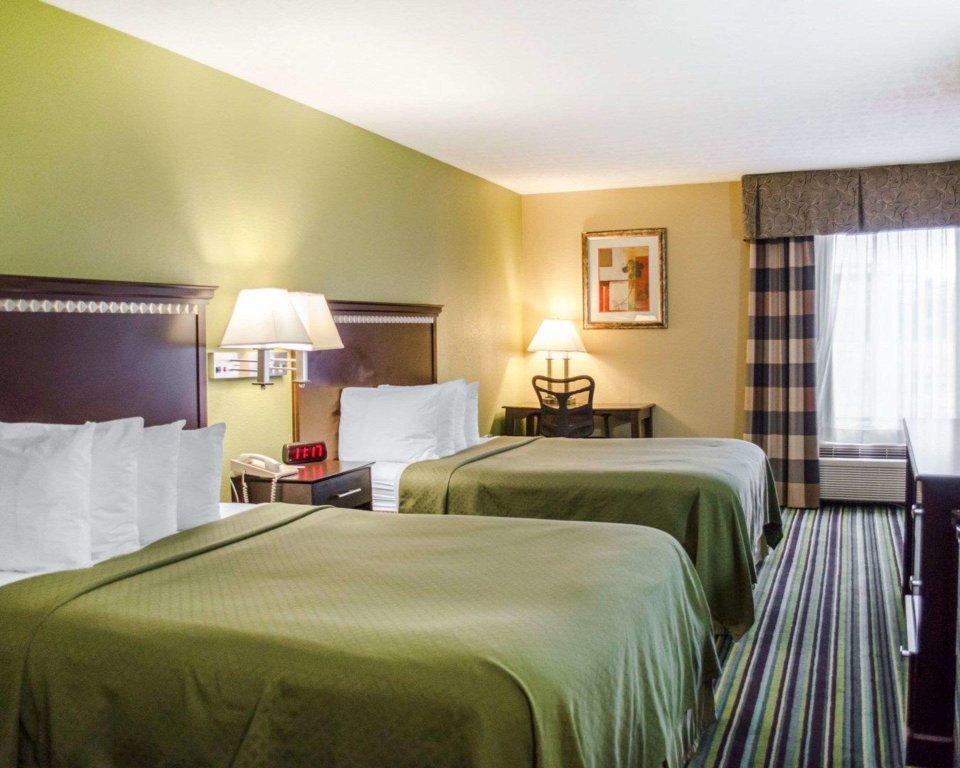 Standard Quadruple room Quality Inn & Suites Medina - Akron West