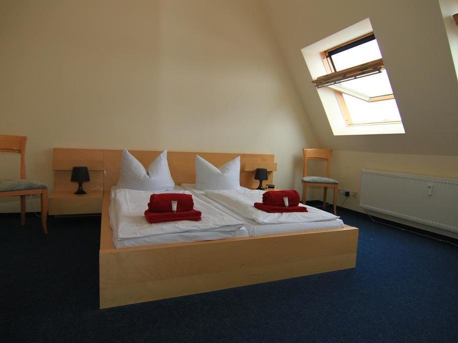 Кровать в общем номере Hotel Comenius