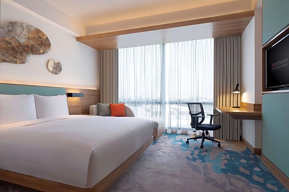 Double Suite Hilton Garden Inn Jakarta Taman Palem