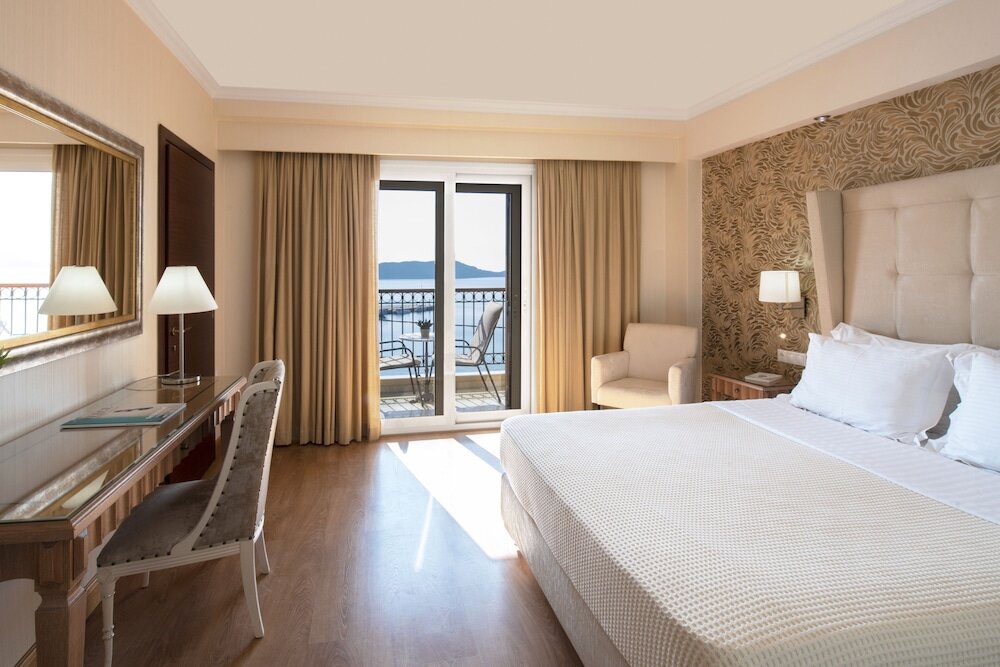 Номер Deluxe с балконом и с видом на море Karalis City Hotel