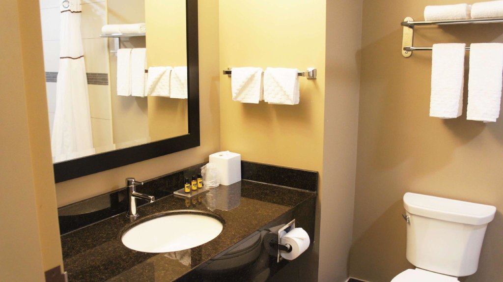 Двухместный люкс с 2 комнатами Best Western PLUS Fort Saskatchewan Inn & Suites