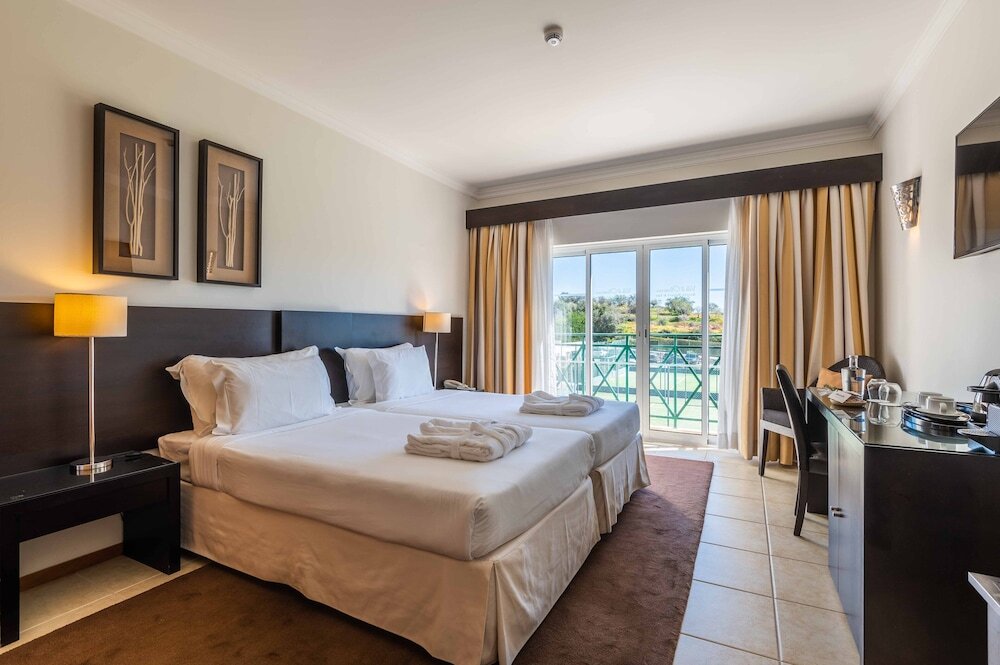 Двухместный номер Standard с видом на сад Vale d'Oliveiras Quinta Resort & Spa