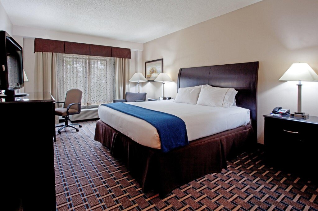 Номер Standard Holiday Inn Express Hotel & Suites Hope Mills-Fayetteville Airport, an IHG Hotel