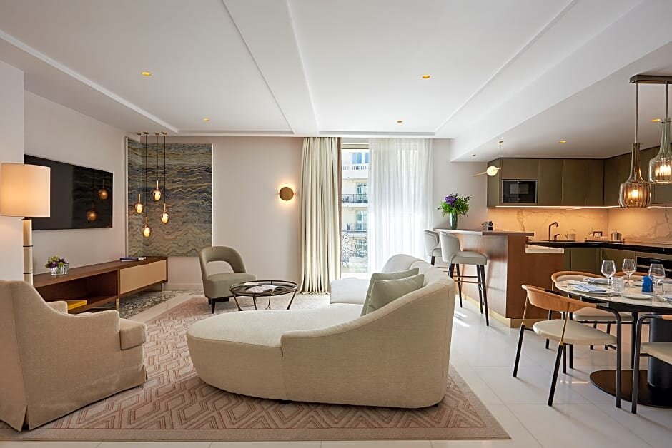 Номер Standard с 2 комнатами с видом на сад Carlton Cannes, a Regent Hotel