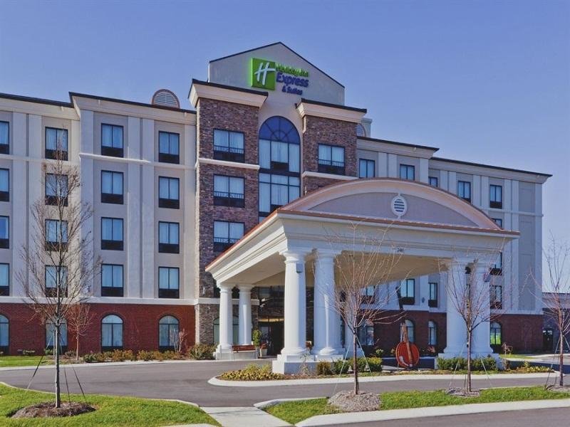Кровать в общем номере Holiday Inn Express Nashville-Opryland, an IHG Hotel