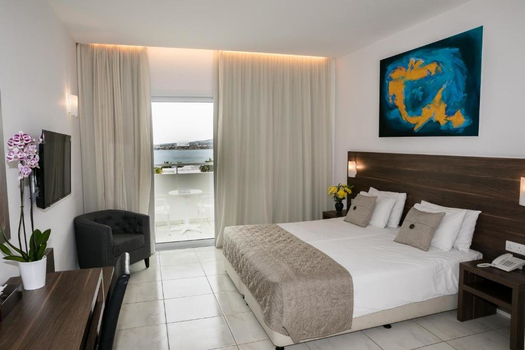 Habitación doble Estándar con vista parcial al mar Theo Sunset Bay Hotel