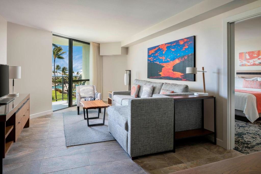 Suite 1 dormitorio con vista a la piscina Marriott’s Waikoloa Ocean Club
