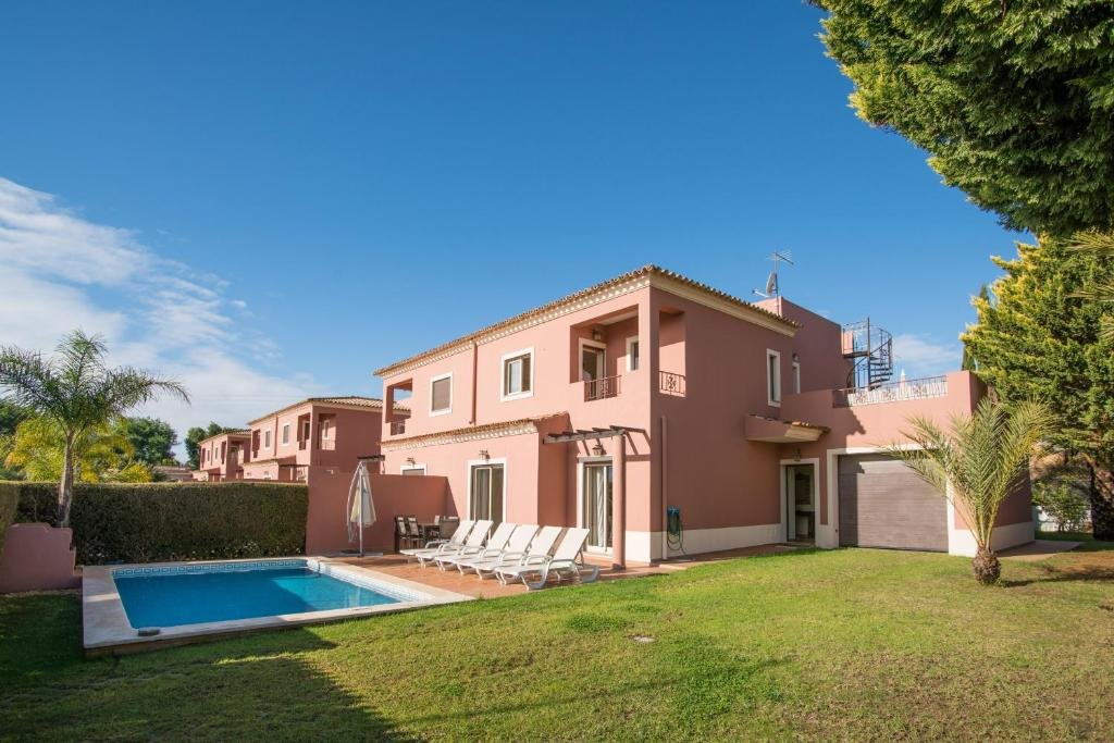 Вилла Fabulous Linked Villa in Armacao de Pera, Algarve