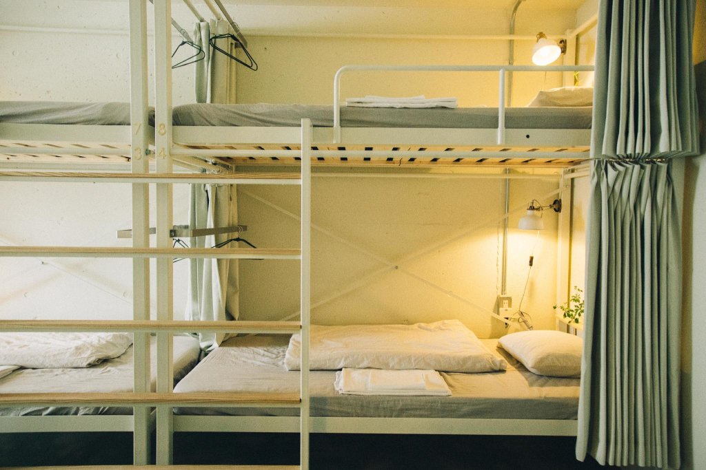 Кровать в общем номере (женский номер) Nui. HOSTEL & BAR LOUNGE