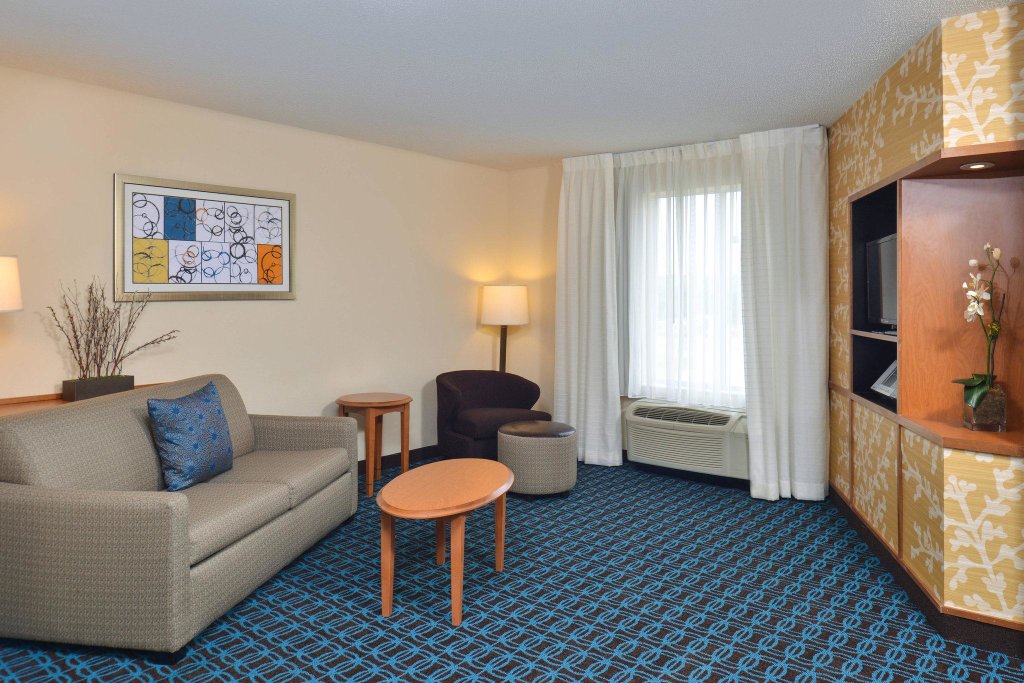 Двухместный люкс c 1 комнатой Fairfield Inn and Suites by Marriott Birmingham / Bessemer