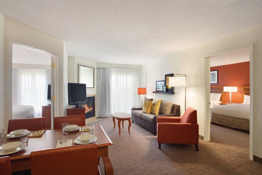 Suite 2 dormitorios con balcón Residence Inn Marriott Joplin