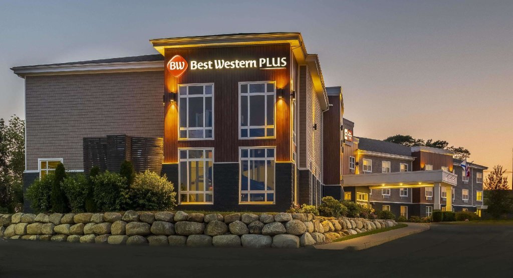Кровать в общем номере Best Western Plus Bridgewater Hotel & Convention Centre