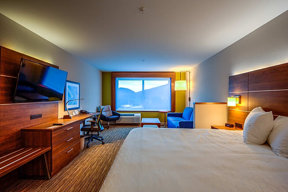 Double suite Holiday Inn Express & Suites Reedsville - State Coll Area, an IHG Hotel
