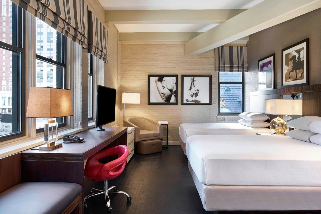Standard room Delta Hotels