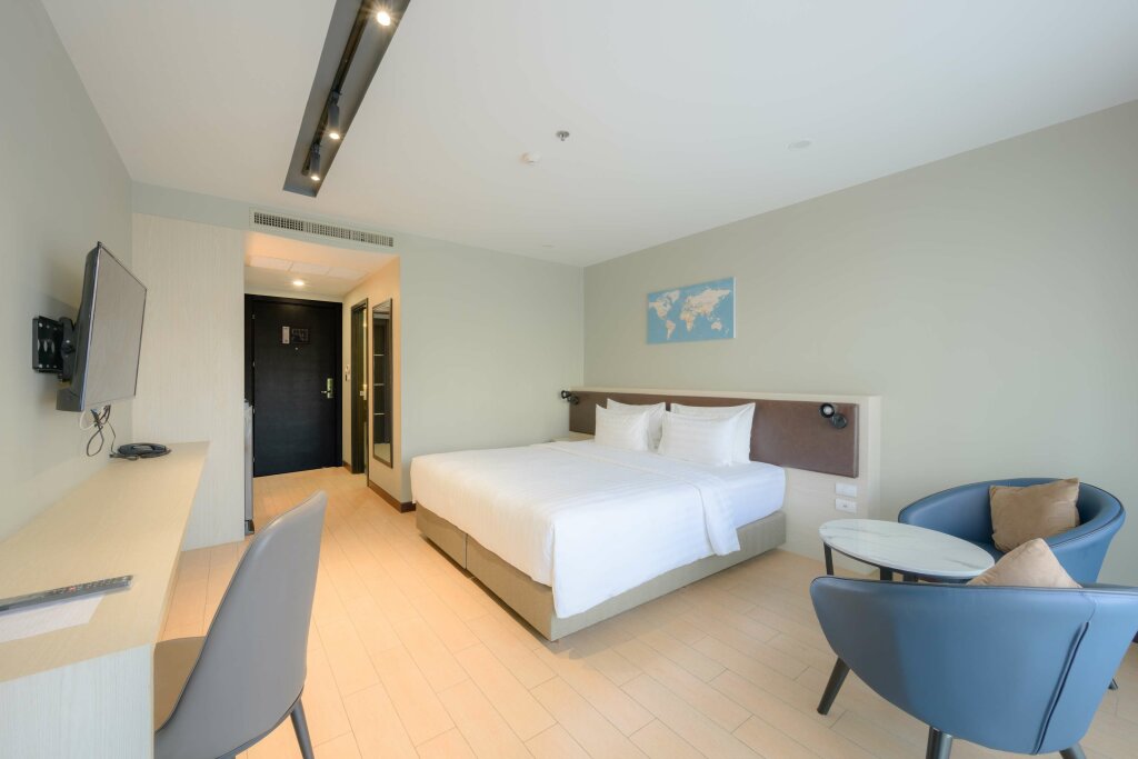Deluxe room with pool view Lewit Hotel Pattaya, a member of Radisson Individuals
