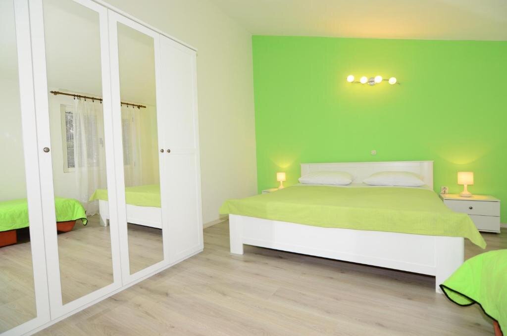 Apartment 1 Schlafzimmer mit Balkon und mit Bergblick Apartments Vodanović