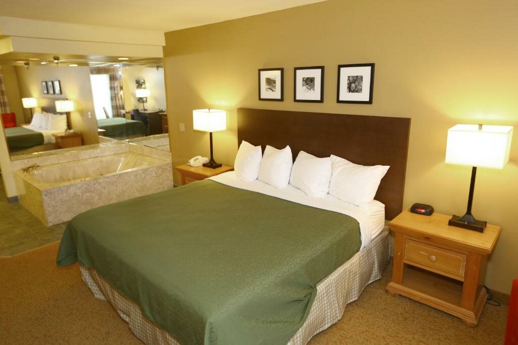 Suite Country Inn & Suites