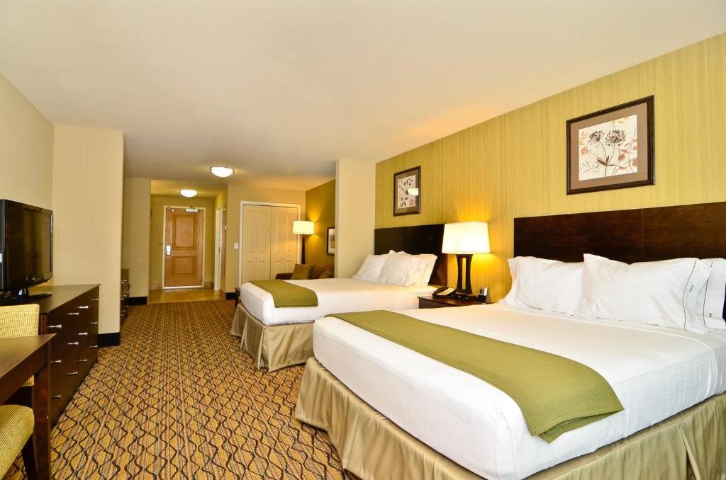 Люкс Deluxe Holiday Inn Express & Suites - Williston, an IHG Hotel