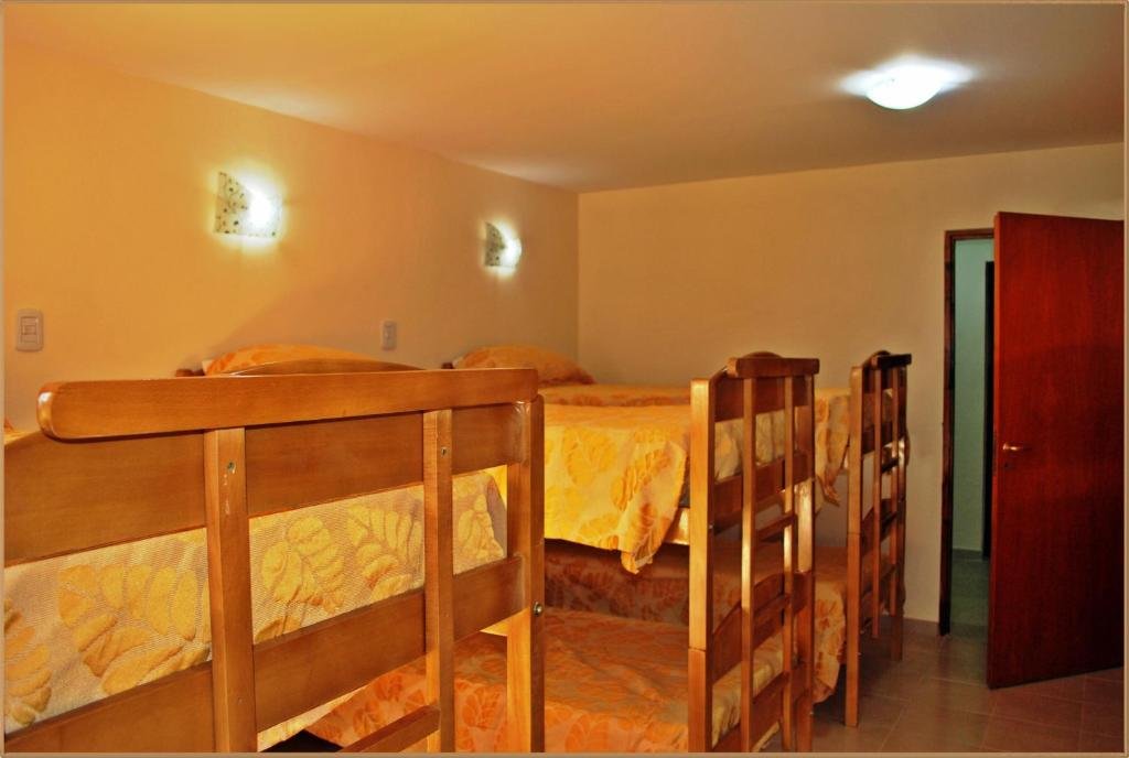 Кровать в общем номере Hostel Pioneros del Valle