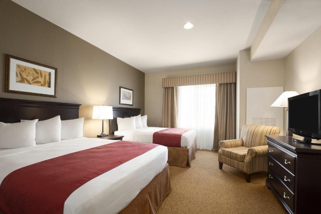Четырёхместный люкс c 1 комнатой Country Inn & Suites by Radisson, Oklahoma City - Quail Springs, OK