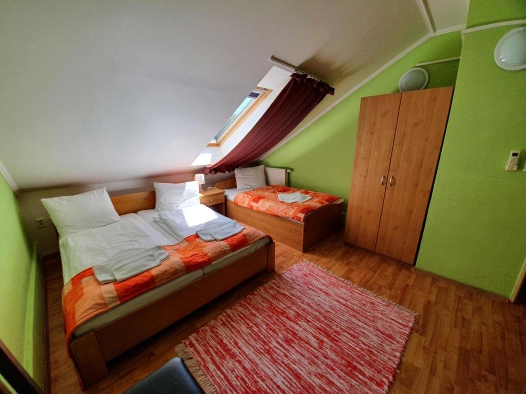 Standard Doppel Zimmer Hotel Senica, Garni