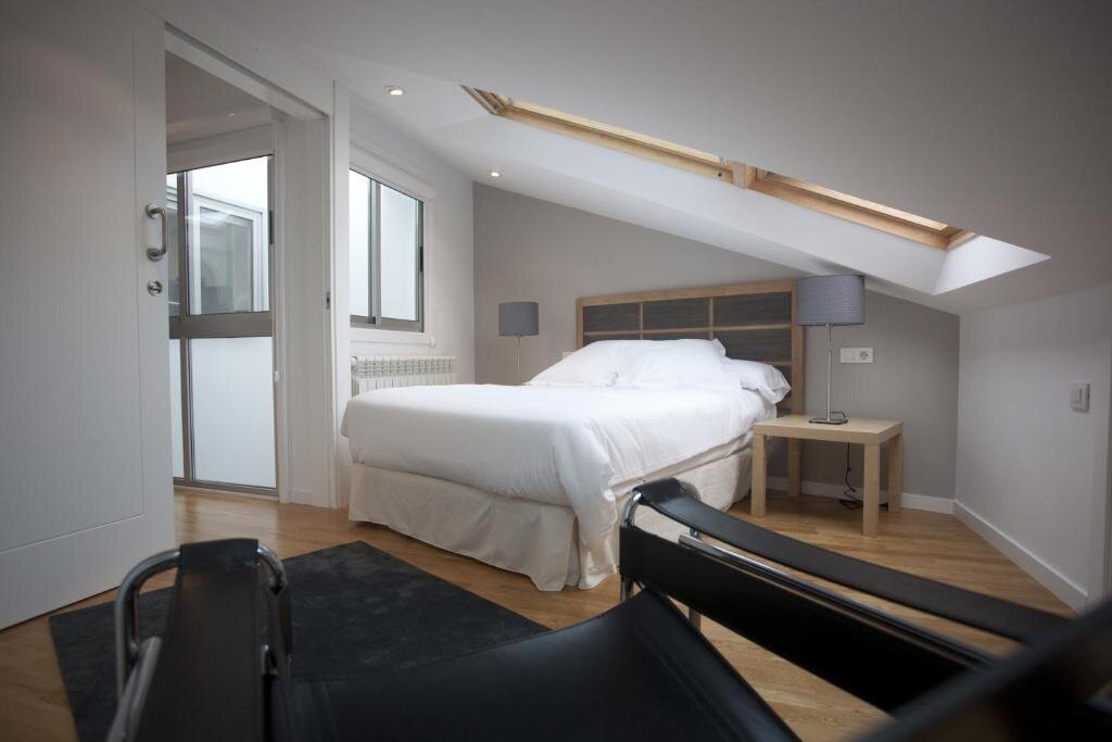 1 Bedroom Attic Apartment Catedral Site by Como en Casa