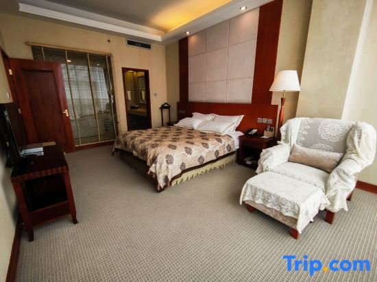 Люкс Lincang Airport Tourism Hotel