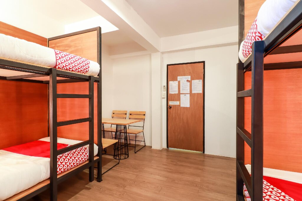 Кровать в общем номере OYO 489 Yak Hostel
