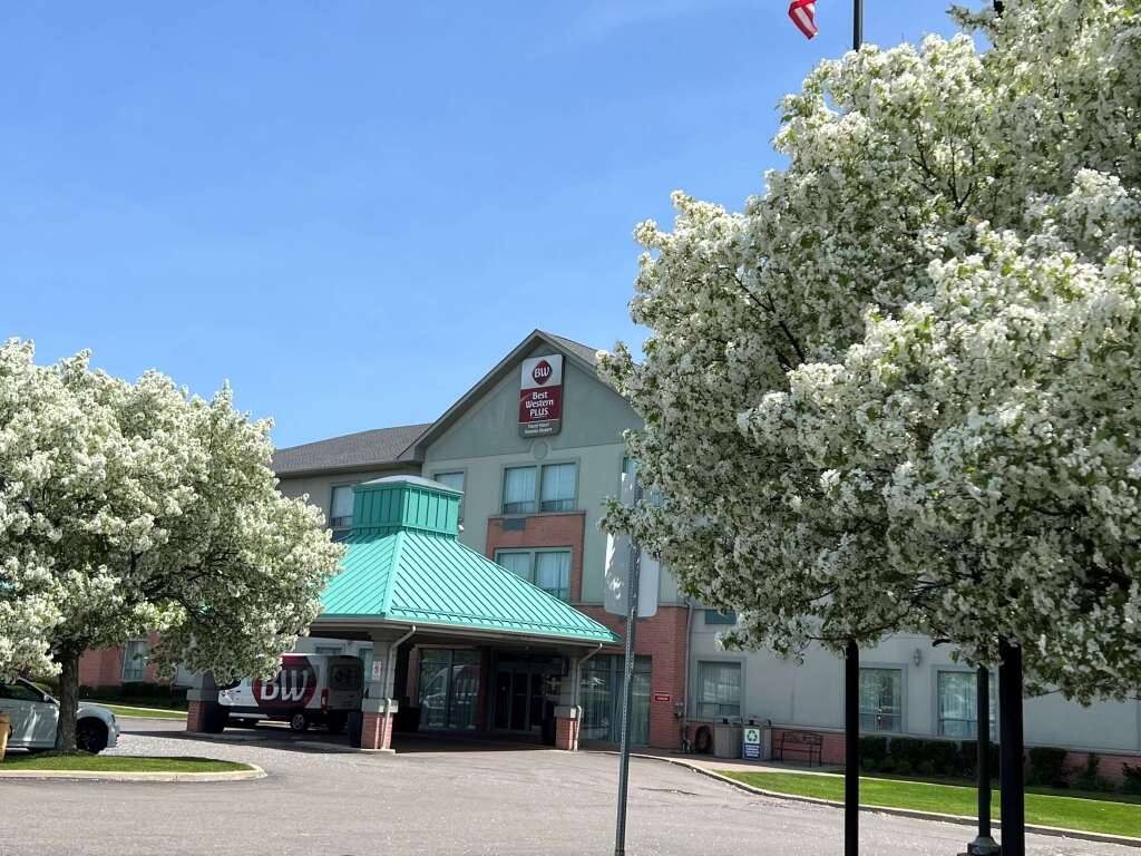 Отель Best Western Plus Travel Hotel Toronto Airport 3* (81 отзыв) в Торонто,  Greater Toronto Area. Забронировать Best Western Plus Travel Hotel Toronto  Airport 3*. Оплата картами МИР.