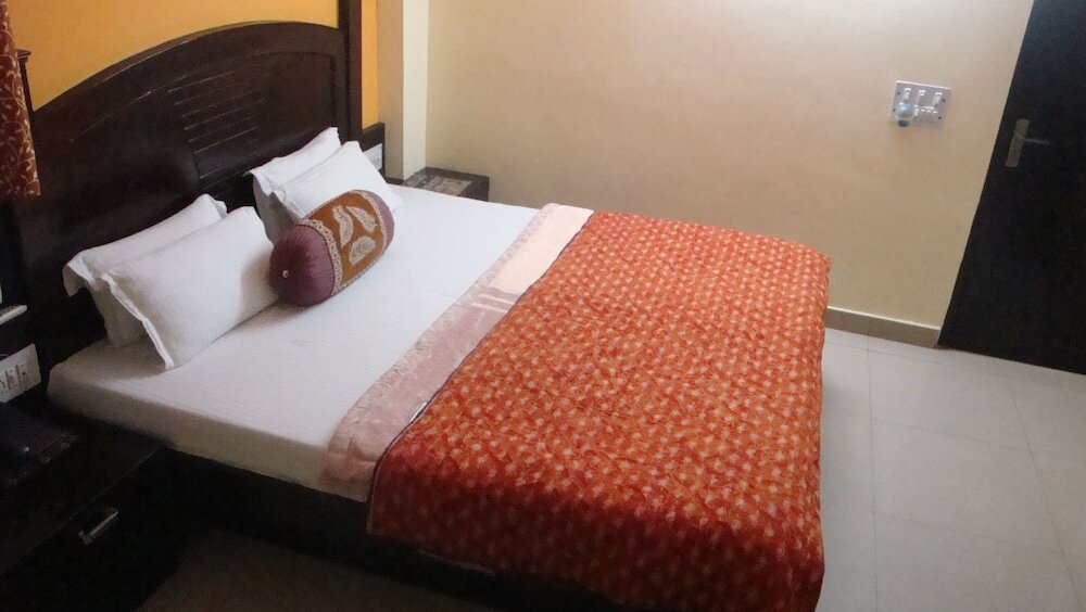 1 Bedroom Standard Double room Hotel Su Shree Continental 5 Minutes Walk From New Delhi Railway Station