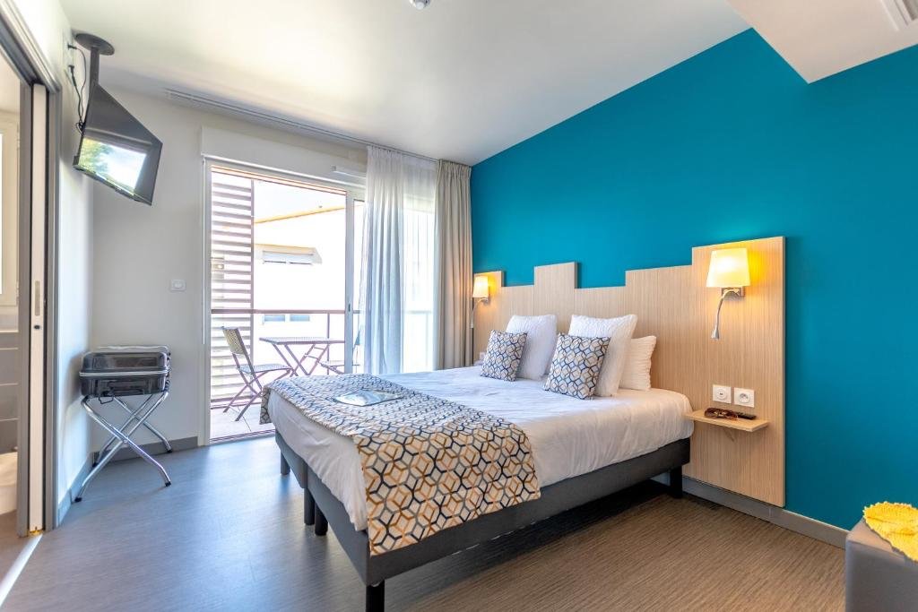 Superior Double room with balcony Hotel Le Virevent
