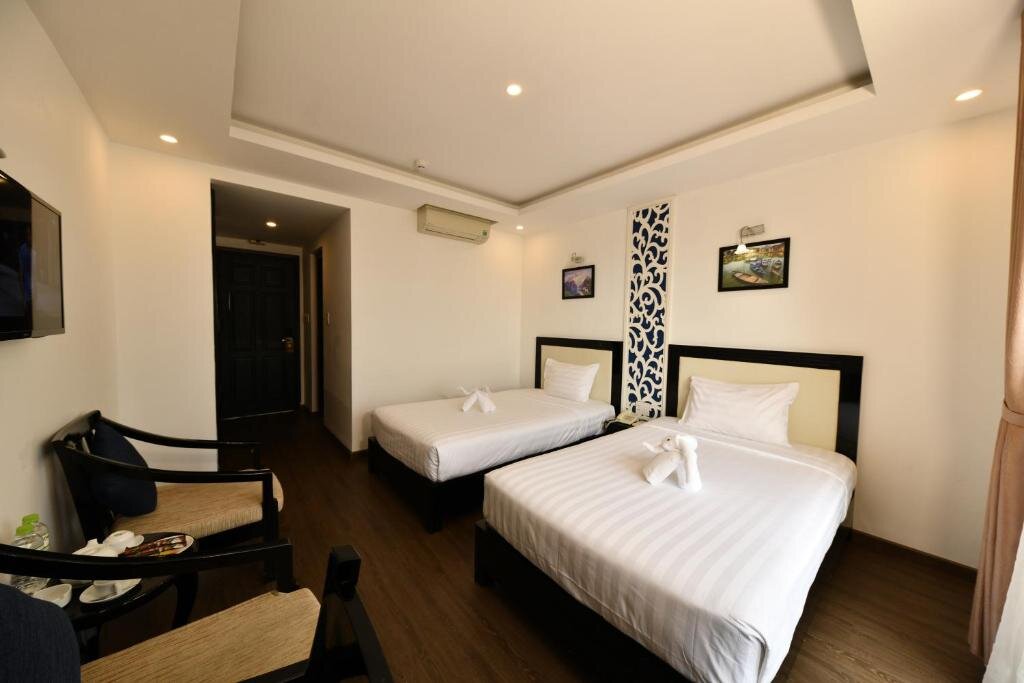 Supérieure triple chambre avec balcon Hoi An Rose Garden Hotel