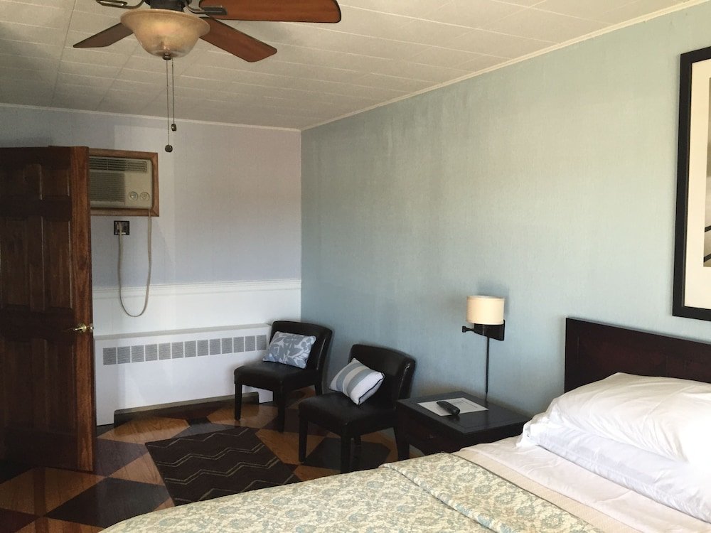 Classic room Powhatan Motel