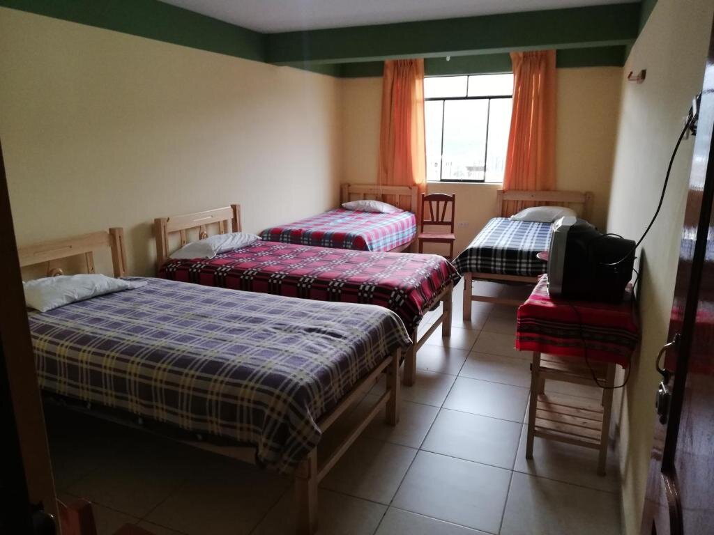 Cama en dormitorio compartido (dormitorio compartido masculino) Artesonraju Hostel Huaraz