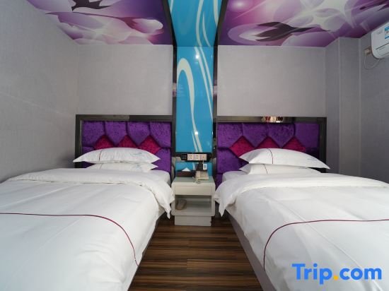 Кровать в общем номере (мужской номер) Nihang Hotel