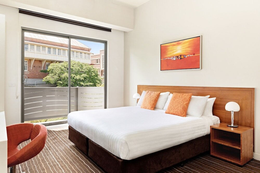 Номер Standard с 2 комнатами с балконом Mantra Charles Hotel