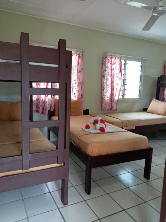 Cama en dormitorio compartido Tropicana Motel & Backpackers