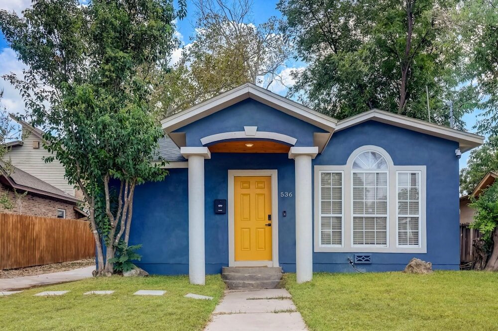 Cottage The Retro Retreat - Close to Downtown Fort Sam