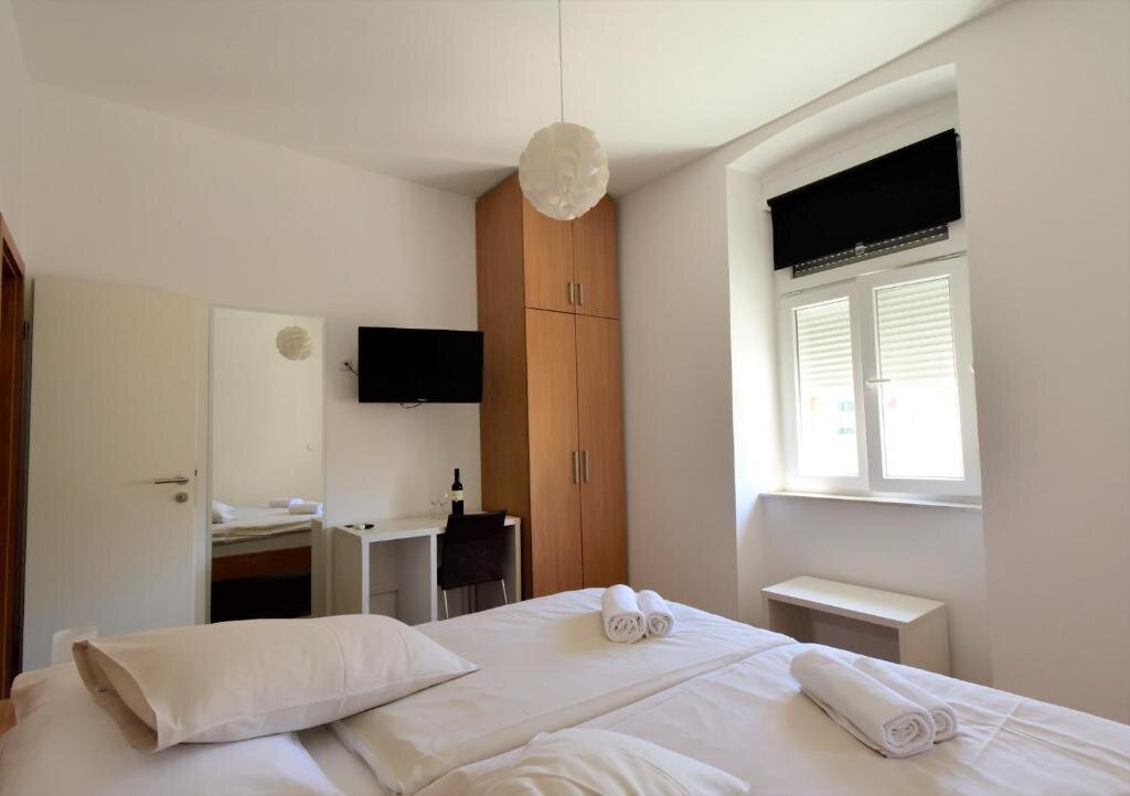 2 Bedrooms Apartment Marmontova Luxury Rooms