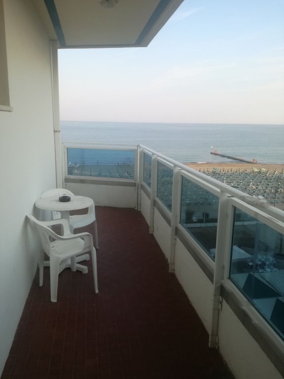 Трёхместный номер Standard с балконом и с частичным видом на море Hotel Heron
