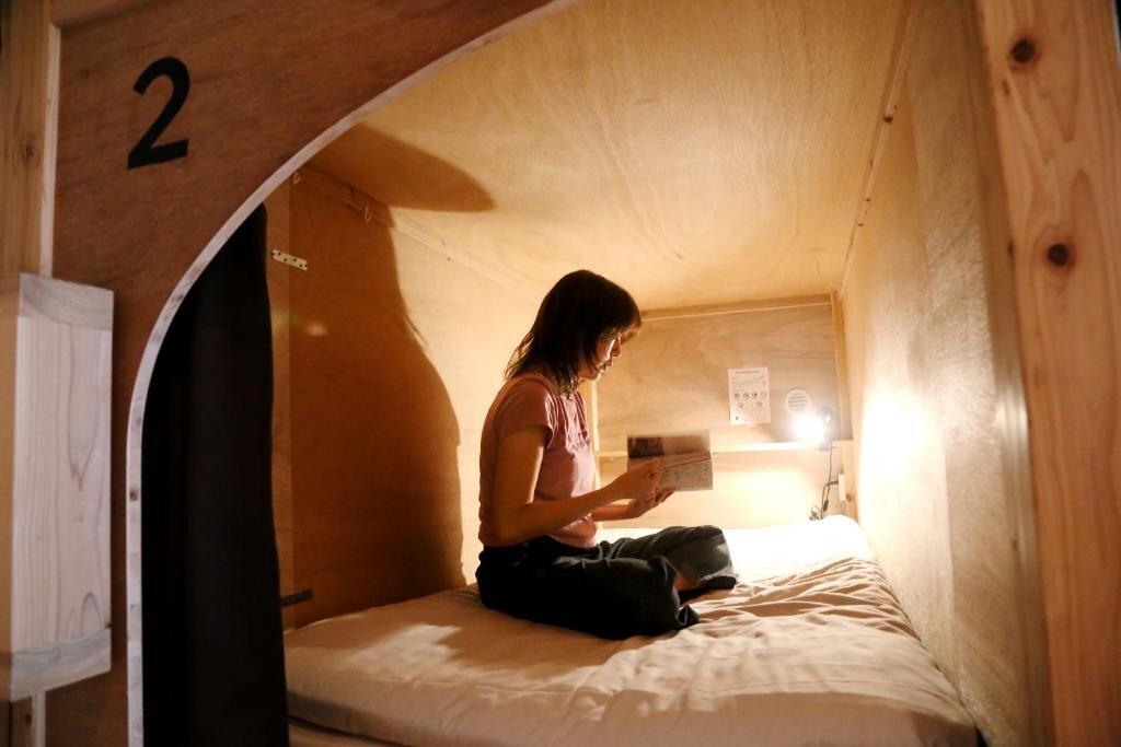 Кровать в общем номере Y Pub & Hostel Tottori