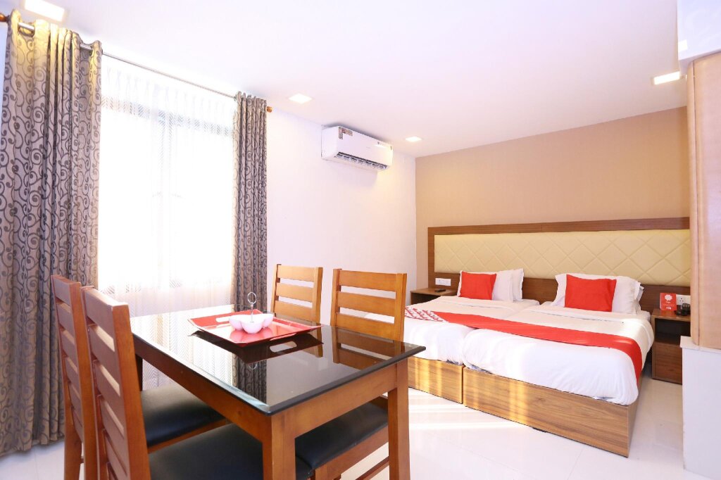 Standard Suite OYO Flagship 25093 Hotel Thamam