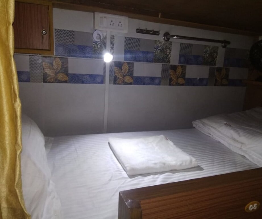 Кровать в общем номере Ahlan Dormitory