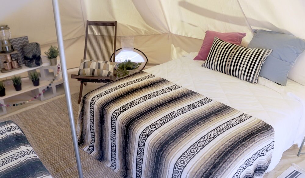 Tienda Base Camp Pop Up RV & Tent Camping Resort