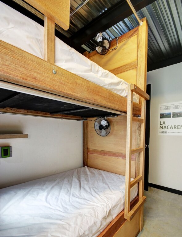 Кровать в общем номере Los Patios Hostel